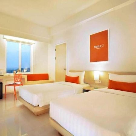 Zuri Express Lippo Cikarang Hotel Bekasi Exterior photo