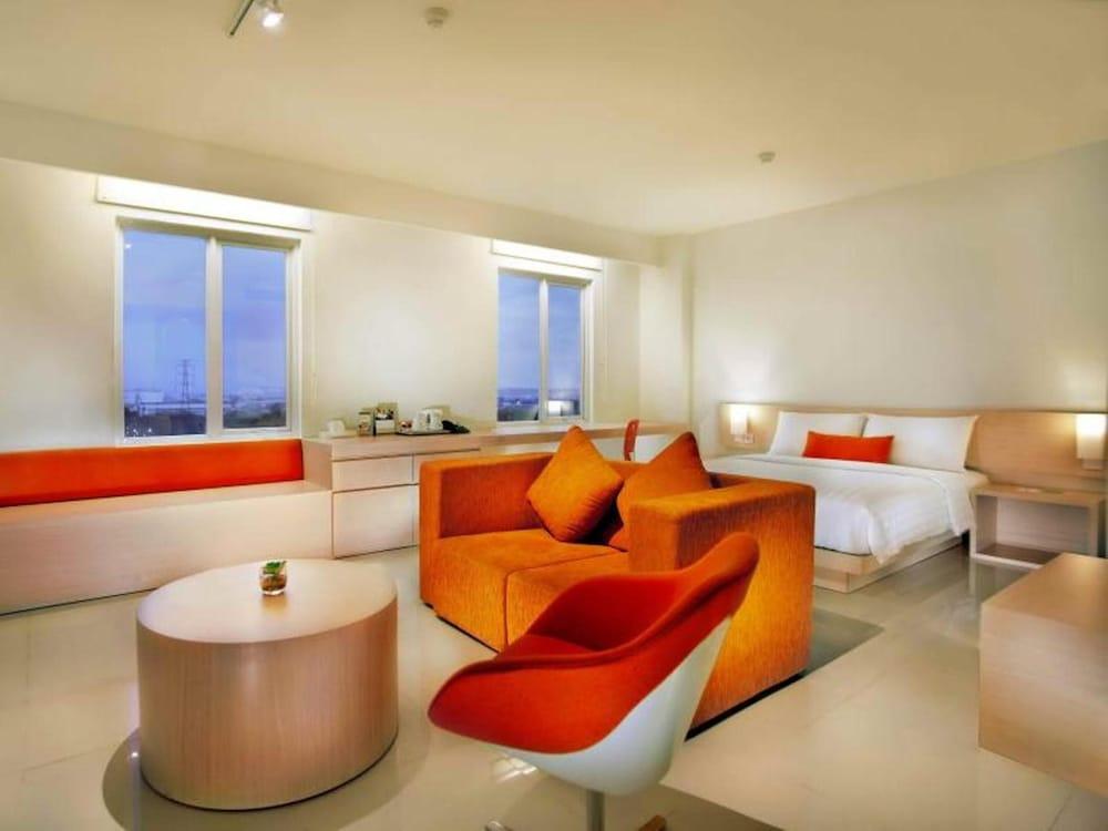Zuri Express Lippo Cikarang Hotel Bekasi Exterior photo