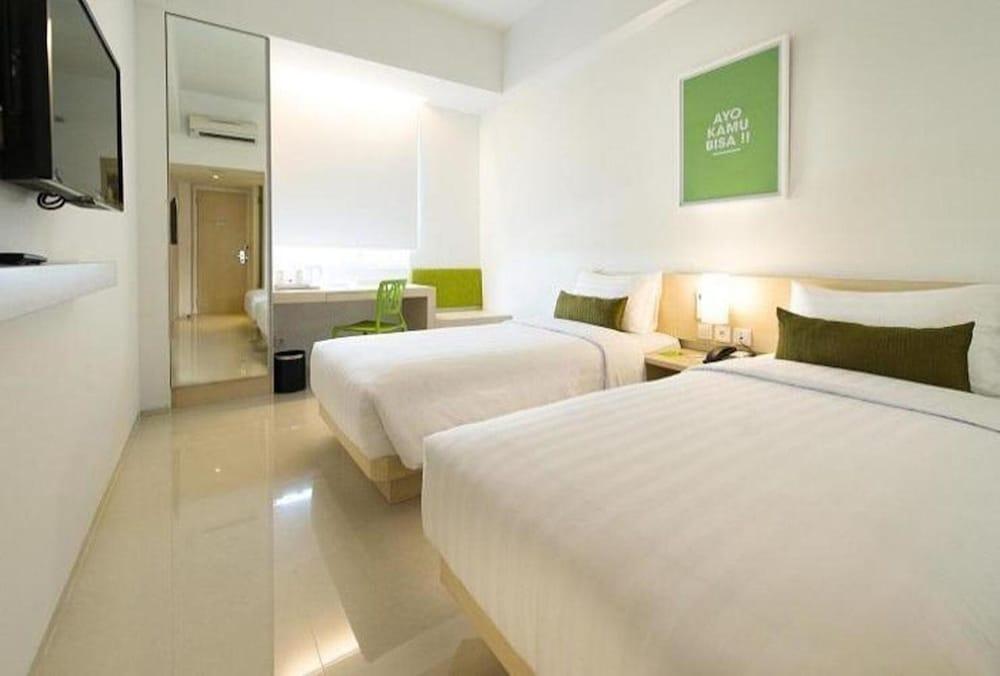 Zuri Express Lippo Cikarang Hotel Bekasi Exterior photo